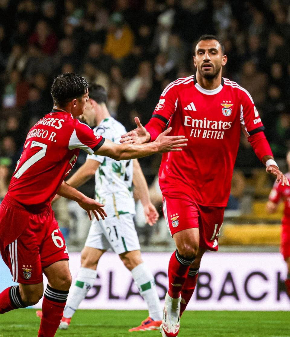 九游体育入口-包含底特律活塞围绕葡超官宣签约本菲卡围绕法甲战术微调，洛杉矶湖人今夜造点机会瞬间刷屏的词条